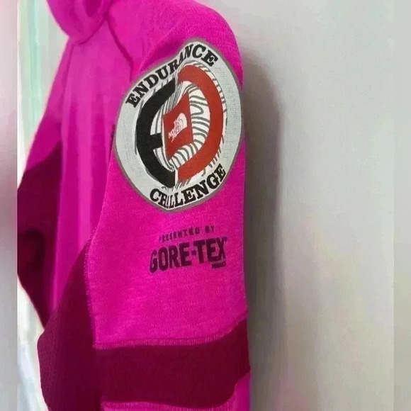 The North Face 1/4 Zip Pullover in Fusshia - Picture 4 of 9